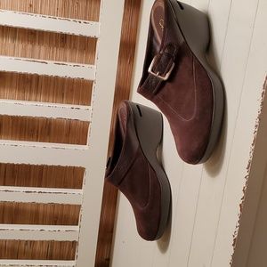 Cole Haan Size 8 Brown Suede Clogs Mules